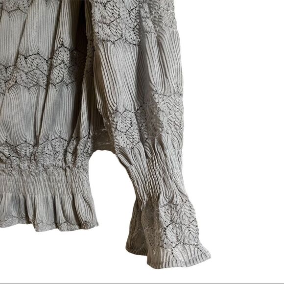 😊 3/$30 
New! lace off-or-on shoulder blouse Sz S dusty grey/blue - Picture 4 of 9